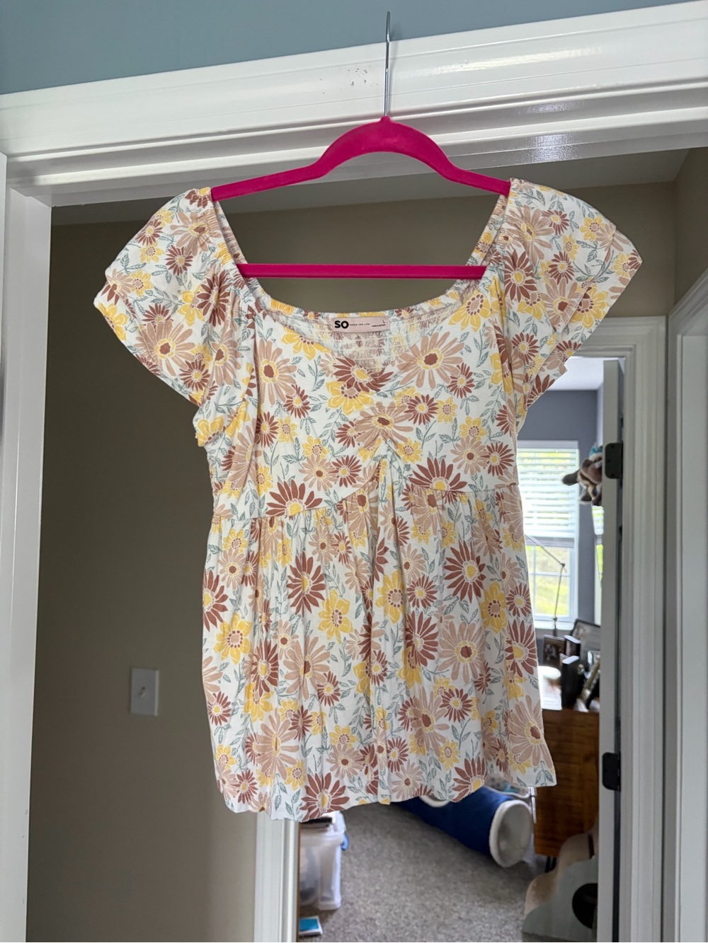 SO Cream Floral Scoop-Neck Flutter Sleeve Blouse with Dusty Rose and Yellow